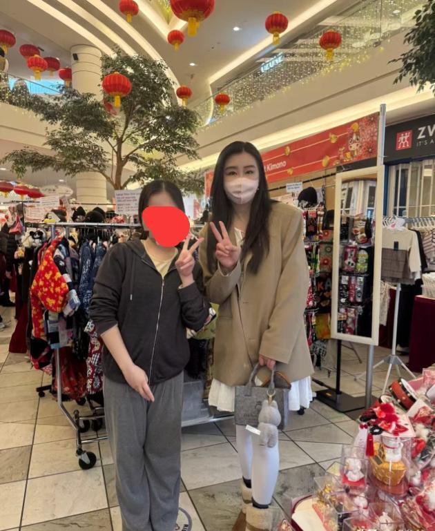 59岁王祖贤近照曝光！穿白丝袜少女感十足，女神回来了？