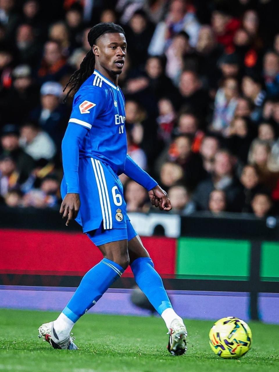 卡马文加赛后社媒：球队表现出色，我们继续前进