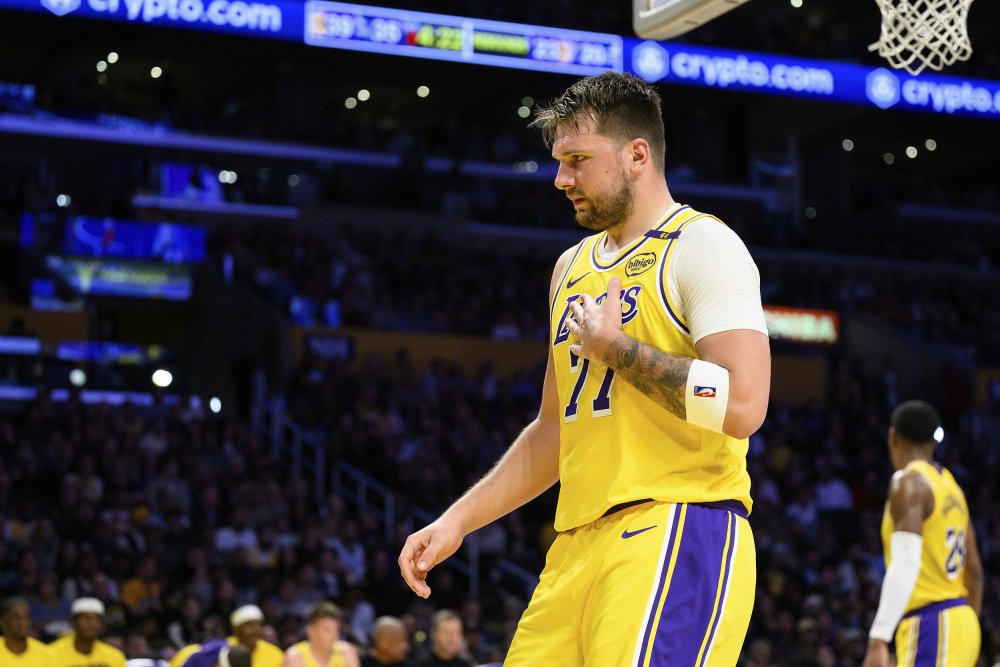 湖人官方：东契奇因腿筋拉伤明日将继续缺战与雷霆的比赛