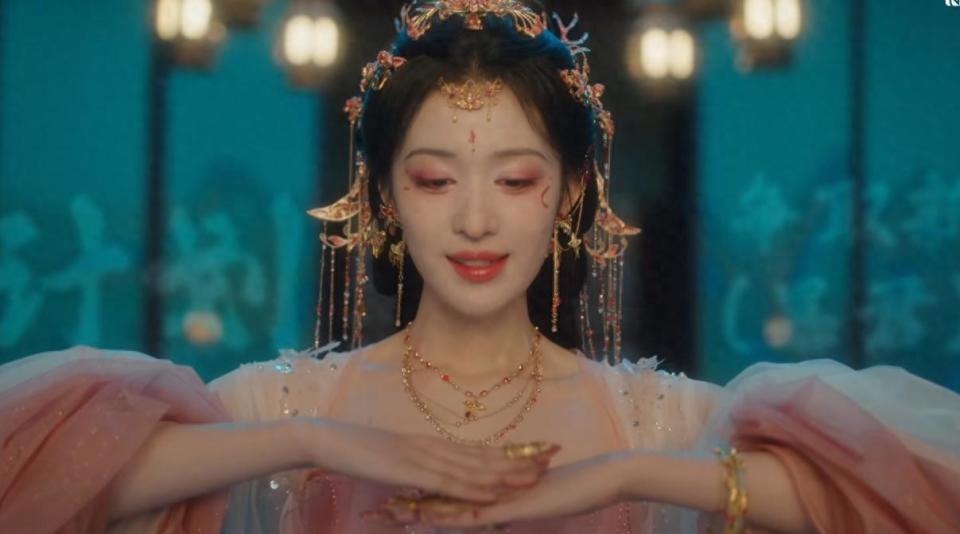 王楚然《成何体统》首播飙升第1，观众评价一针见血，无脑乐子剧