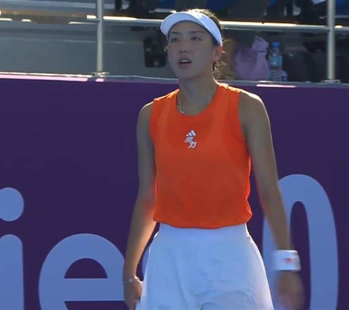 9日晚,喜讯!中国莎娃2-0横扫,18万奖金,晋级三十二强,郑钦文首秀