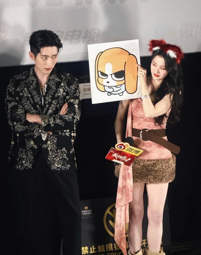 《成何体统》追剧团出圈！王楚然丞磊古装太能打，生图颜值好养眼