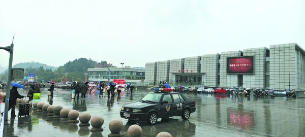 南部县城北客运换乘中心建成投用