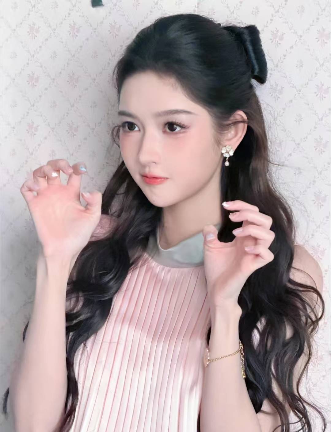 王玉雯这是什么迪奥小猫公主!甜到心都化了!