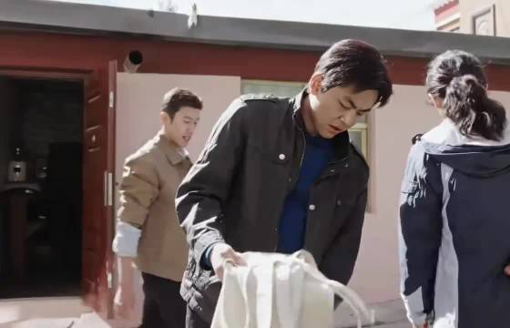 姐姐毒舌、弟弟大破防 白及永远在家里承受一切 哈哈哈哈哈哈破防了！