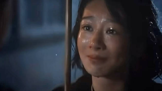 杨紫张哲华雨夜重逢紧紧拥抱，她等待的他终于回来了！