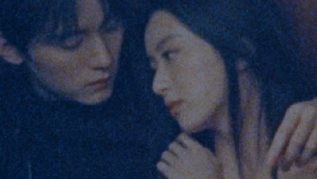 周翊然包上恩爱意同频，芭莎光影大片演绎翻花绳相遇