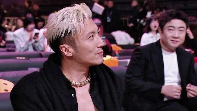 微博之夜，乔杉看谢霆锋的反应，像不像三蹦子看法拉利