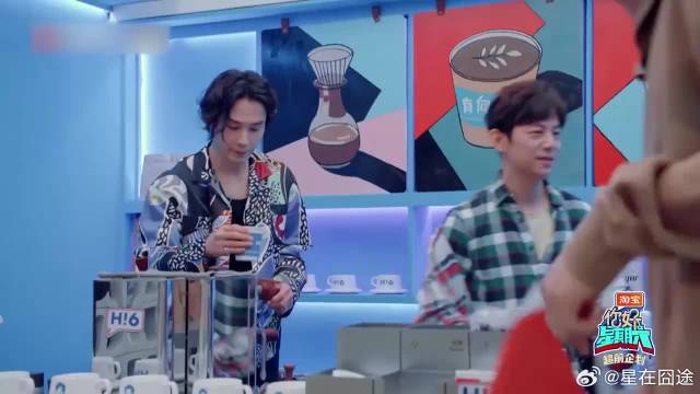 杨迪唱歌停不下来，王嘉尔看不下去要关掉显示屏，太逗了