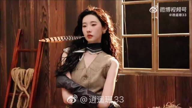 张艺凡着火拍摄惊艳全场，造型状态稳如泰山