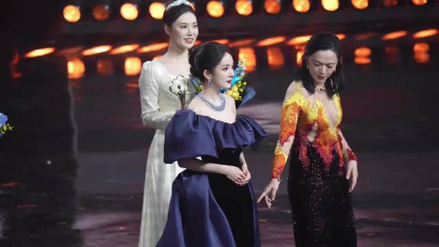 微博之夜姚晨憋笑引热议