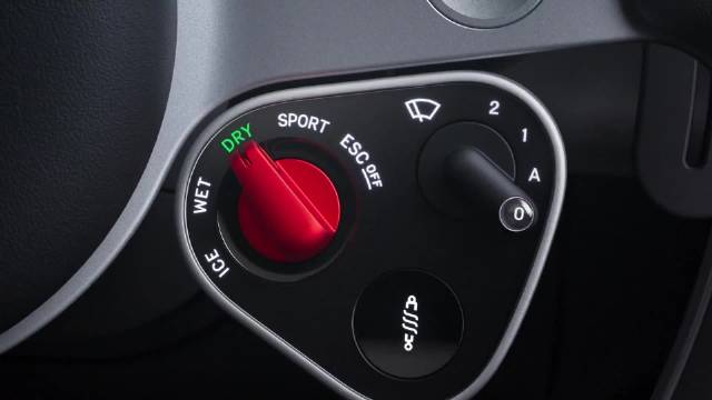 法拉利首款纯电车型Luce EV内饰曝光，乔纳森·艾维参与设计