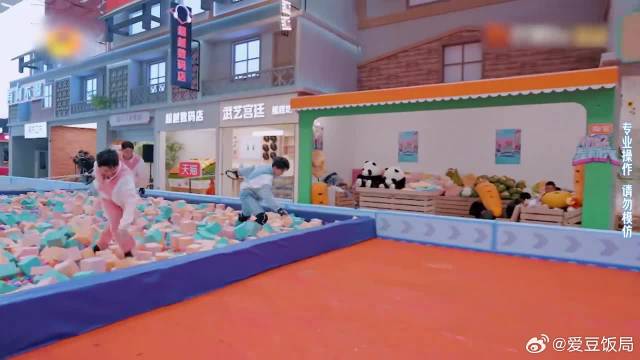 黄子弘凡速度有多快？跑步直接猛超全部男生，看呆何炅