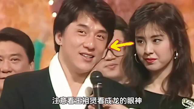 年轻时候成龙真帅，把王祖贤迷住了!