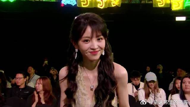 内娱最后一个甜妹田曦薇！娃娃脸御姐身，扭起来太酷飒