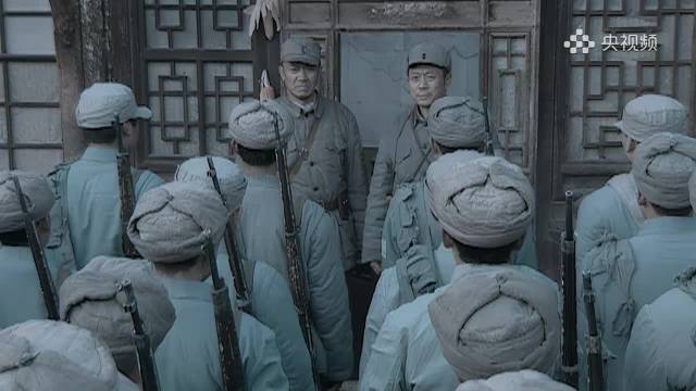 亮剑：李云龙既鼓舞了士气，又教士兵们战场之道，士兵们一起欢呼叫好！