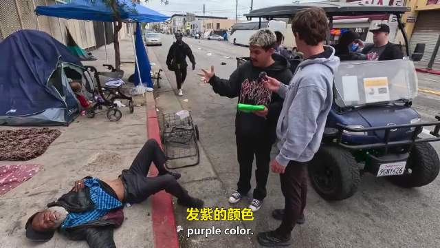 美国博主实拍加州街头吸毒乱象，揭露无家可归者产业腐败