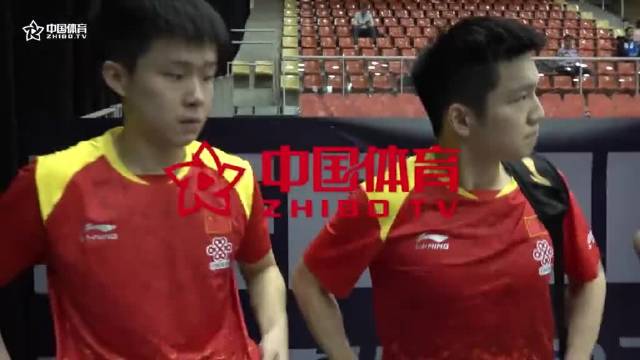 王楚钦“我的搭档是世界最强的，肯定” 樊振东“嗯，是的”