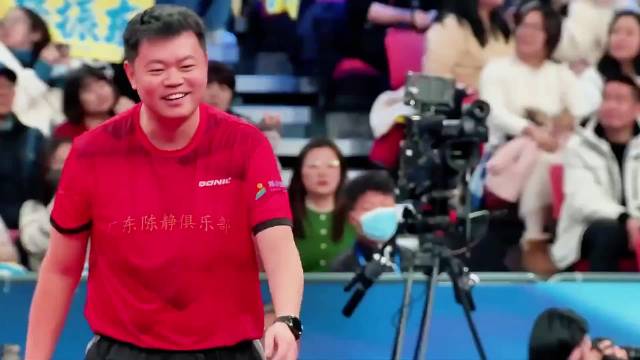 樊振东乒超碾压侯英超，解说老将赛场显窘迫