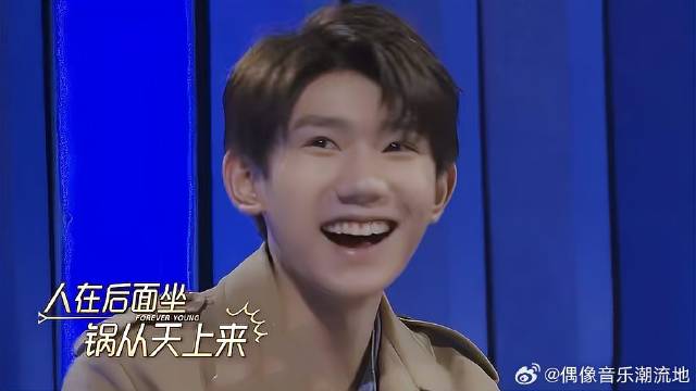 李玟逗孩子现场，王源瞬间被吓一跳，全场都笑岔劈了！