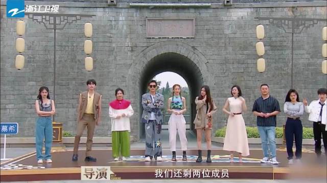 白鹿向BABY炫耀：我亲了你儿子！杨颖下秒反应太好笑了：亲妈忠告