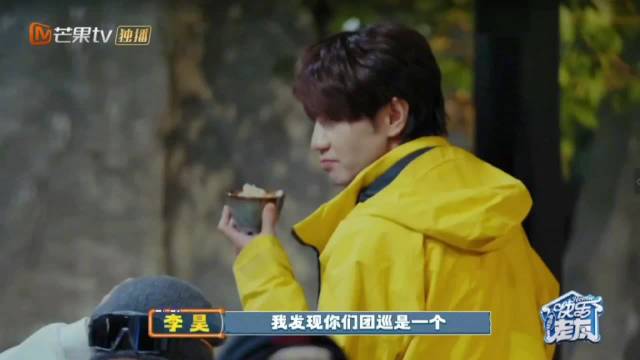 苏醒演唱会麦架戳鼻引热议