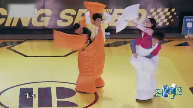 张真源枕头大战被打中命根子，下秒沙溢直白发言笑疯范丞丞丨奔跑