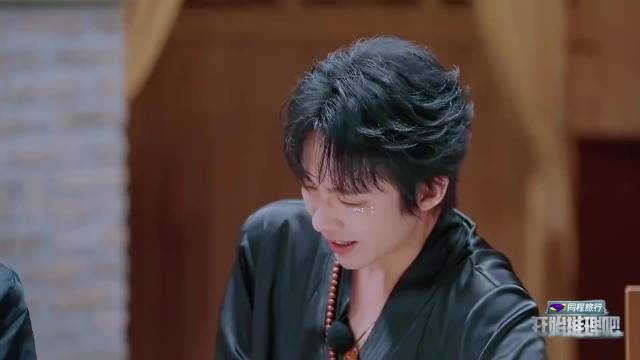 金靖一段走心发言，听得刘宇宁上头感性，居然在镜头前哭了