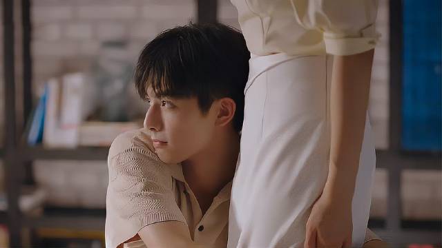 宋威龙 灿阳准备打元宋，不料人厚脸皮，竟然抱住繁星大腿