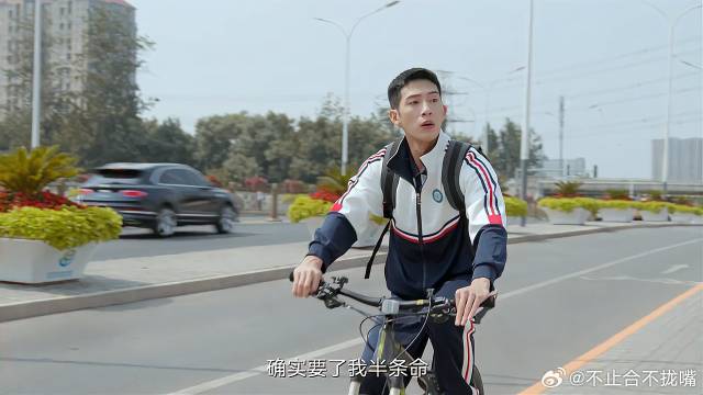 谭松韵青春学妹装扮太美，井柏然看呆，勾起了内心征服欲