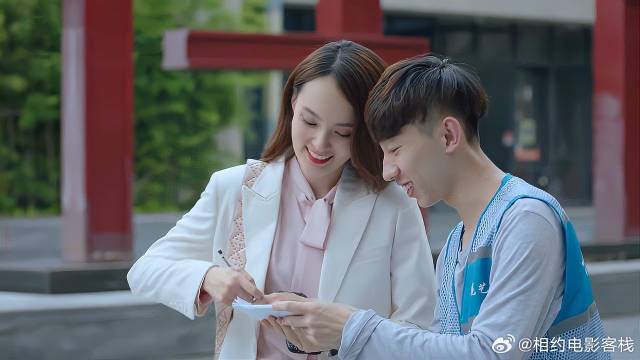 美女以为找到真爱，怎料男友脚踏两只船，操作绝了