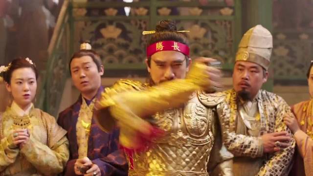 男人联合妖怪出老千，幸好被美女发现了