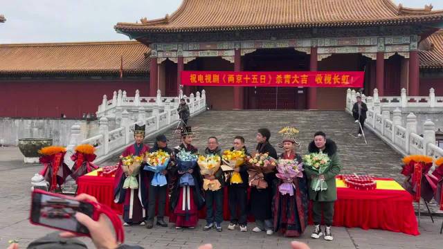 让我们一起恭喜《两京十五日》杀青大吉！