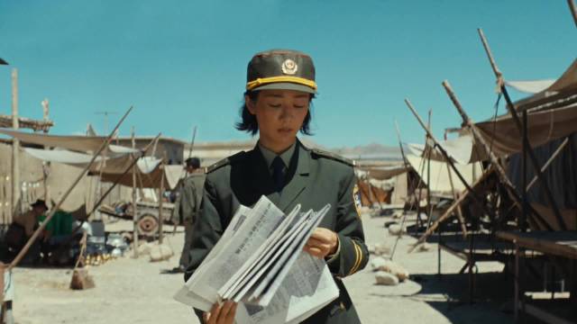 杨紫新剧《生命树》预告曝光，白菊头发全白引关注