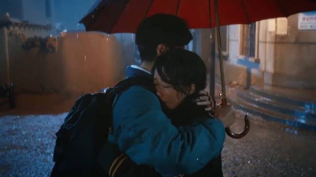 邵云飞给白菊送伞这雨下的比贺涵给罗子君送伞那天还要大！