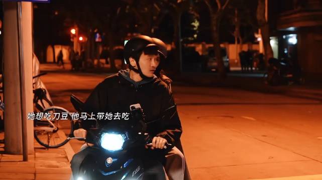 意外拼桌拼来的缘份，有个能合得来的饭搭子真的很幸福！电影拼桌