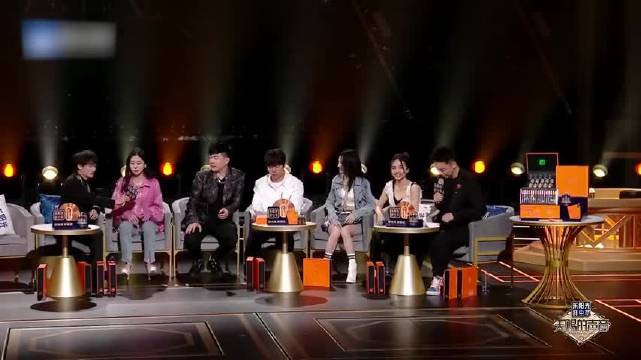 张韶涵一见周深就“失控”，忍不住逗周深，姐弟互动太有爱！