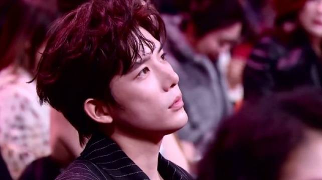 你小子是懂怎么在妈妈心疼的时候，逗妈妈心软笑一下的