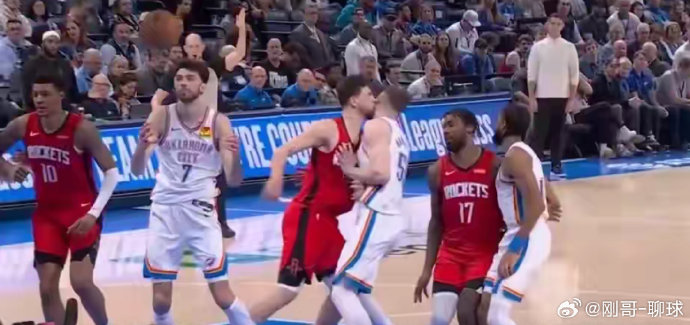 休斯顿火箭队是如何在落后15分的情况下逆转战胜雷霆队的？