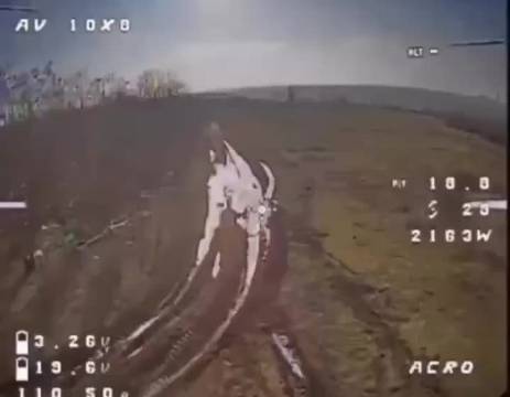 无人机VS四轮摩托，凌空撞击