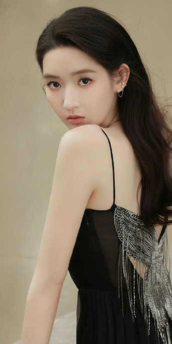 王玉雯余茵隔空互夸美貌，网友：这才是真正的女演员友谊！