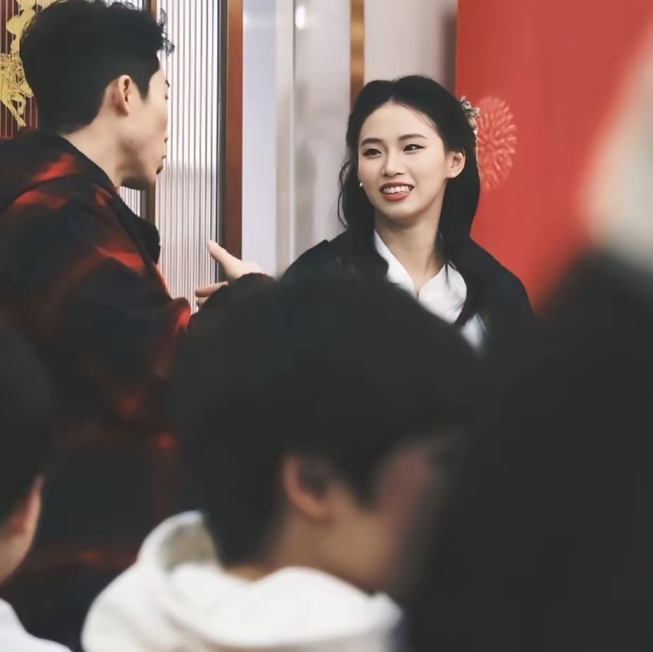 明眸皓齿具象化，陈芋汐主持跳水队新春联欢会，全红婵却缺席活动