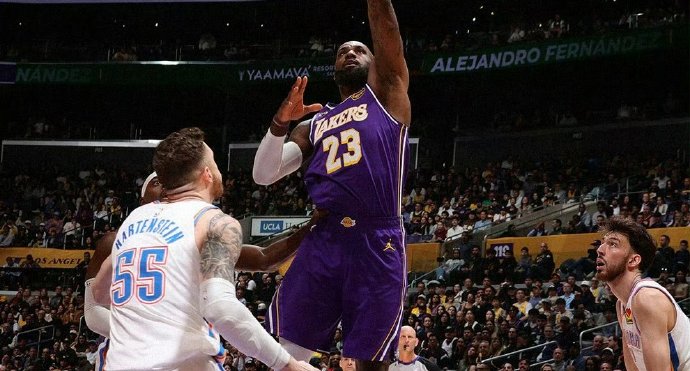 39岁詹姆斯空砍准三双，雷霆残阵7人上双终结湖人三连胜