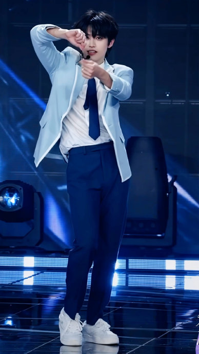 TF家族三人组《Why Why Why》纯享版释出！沉浸式舞台再现王嘉尔经典