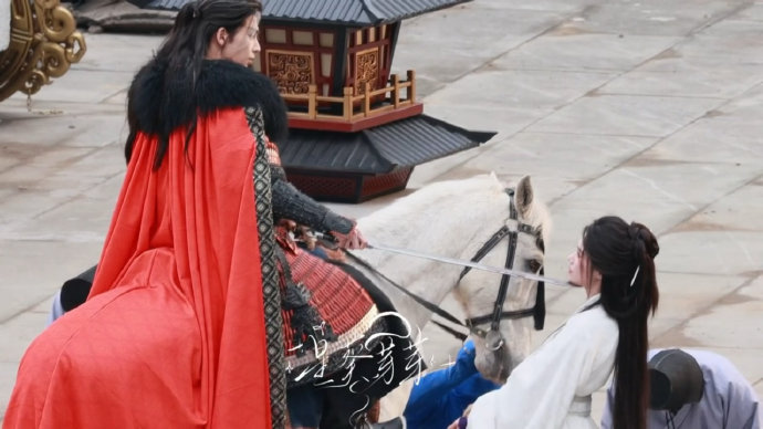 张凌赫和林允在《归鸾》中的角色设定和造型有什么亮点？