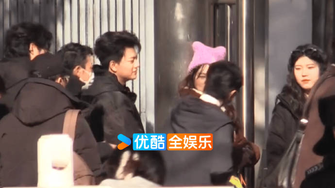 周深今年参加的六台春晚，行程安排是否过于密集，他如何保持状态？