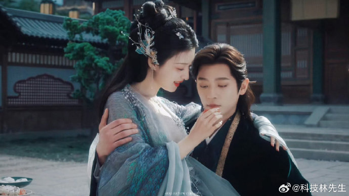 《成何体统》主演王楚然和丞磊在剧中的表现和化学反应如何？