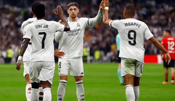 阿韦洛亚上任后通过安抚维尼修斯等核心球员来稳定更衣室的做法是否有效？