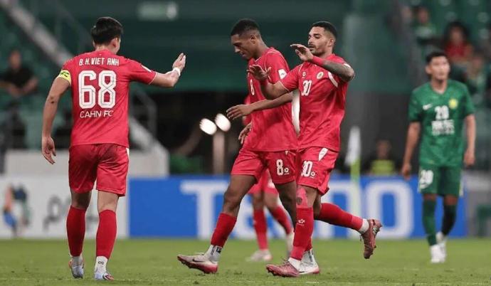 上海申花在亚冠赛场提前出局的具体比赛过程和关键失利原因是什么？