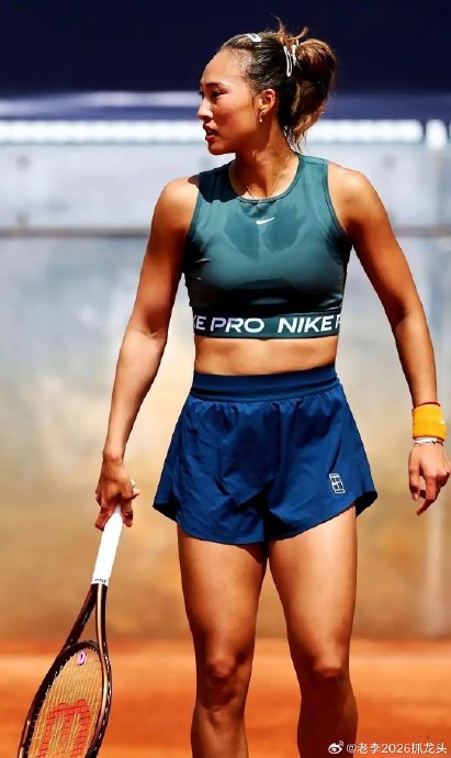 郑钦文退赛澳网时情绪崩溃的细节是什么？